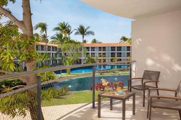 Junior Suite with pool view